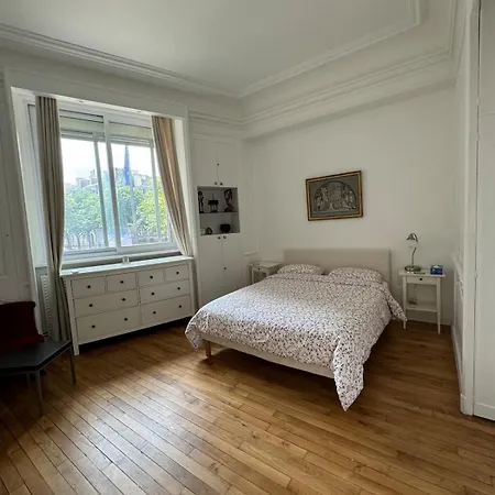 Appartamento Luxurious 2 Bedroom Apartment, Located In Avenue George V *