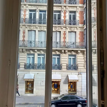 Luxurious 2 Bedroom Apartment, Located In Avenue George V Paris