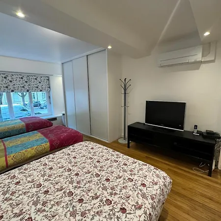 Luxurious 2 Bedroom Apartment, Located In Avenue George V * Parigi