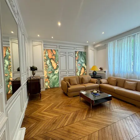 Luxurious 2 Bedroom Apartment, Located In Avenue George V Apartment Paris